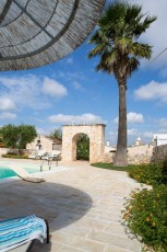 Trulli in fiore - exterior and pool